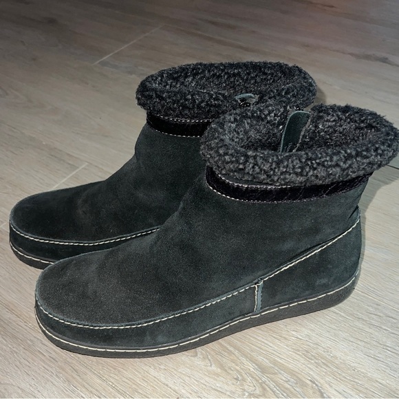 Lands End Suede Fleece Lined Booties - Picture 3 of 7
